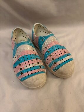 Native Kids Striped Slip-On Sneakers in Blue & Pink